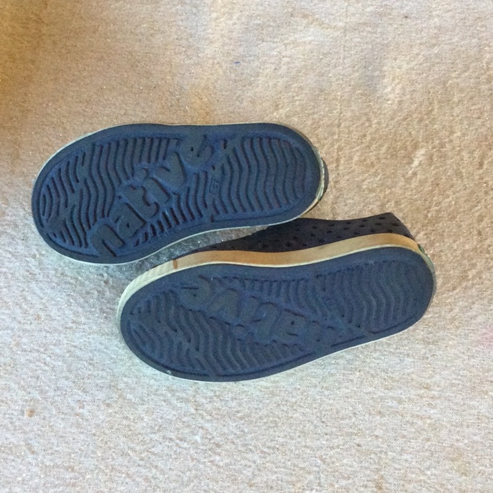 Native Shoes - Picture 2 of 3